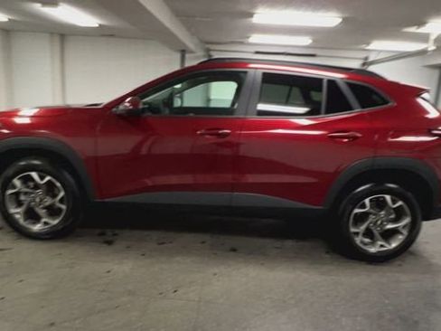 Certified 2025 Chevrolet Trax LT w/ LT Convenience Package image 5