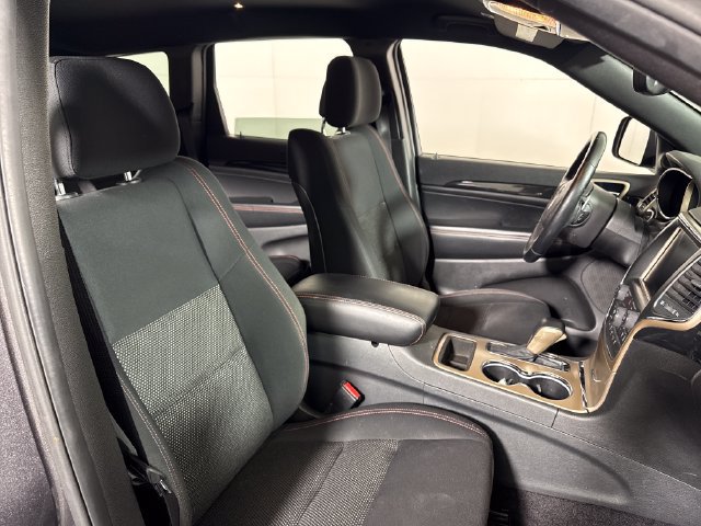 Used 2017 Jeep Grand Cherokee Laredo AWD/4WD image 15