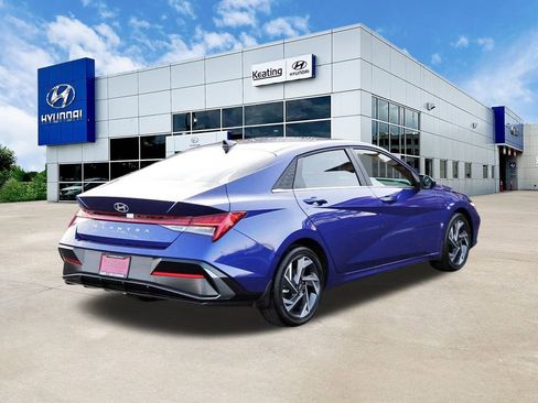 Used 2025 Hyundai Elantra SEL FWD image 4