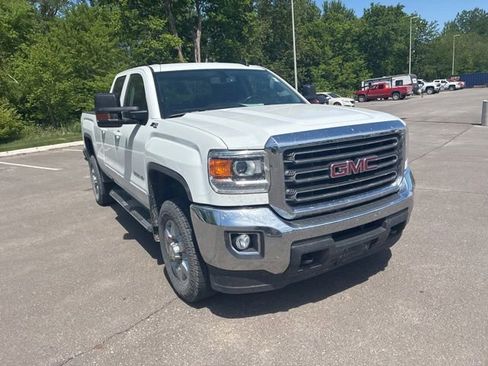 Used 2017 GMC Sierra 2500 SLE w/ HD SLE Preferred Plus Package AWD/4WD image 5