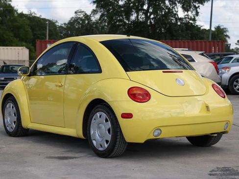 Used 2005 Volkswagen Beetle GL FWD image 4