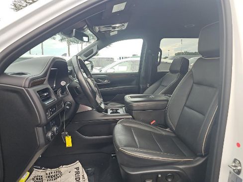 Used 2023 Chevrolet Suburban Premier RWD image 8