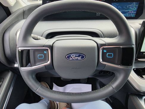 Used 2025 Ford Expedition Max Active AWD/4WD image 35