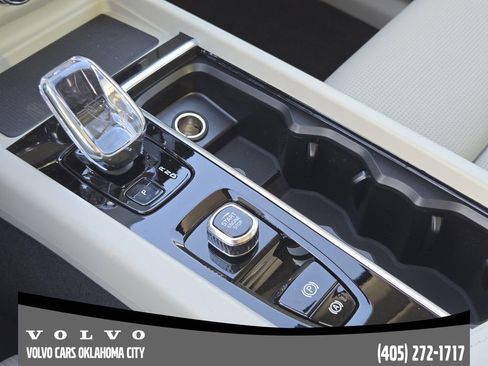 New 2026 Volvo XC60 B5 Ultra w/ Protection Package Premier image 18