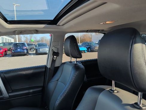 Used 2017 Toyota 4Runner SR5 Premium image 3