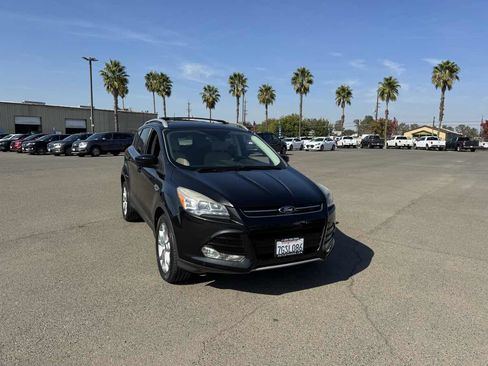 Used 2014 Ford Escape Titanium w/ Equipment Group 401A FWD image 3
