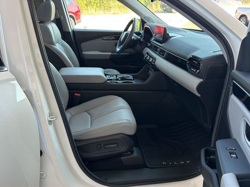 Used 2025 Honda Pilot Touring image 13