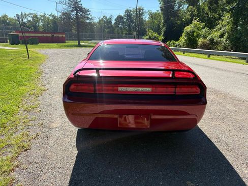Used 2010 Dodge Challenger SE RWD image 7