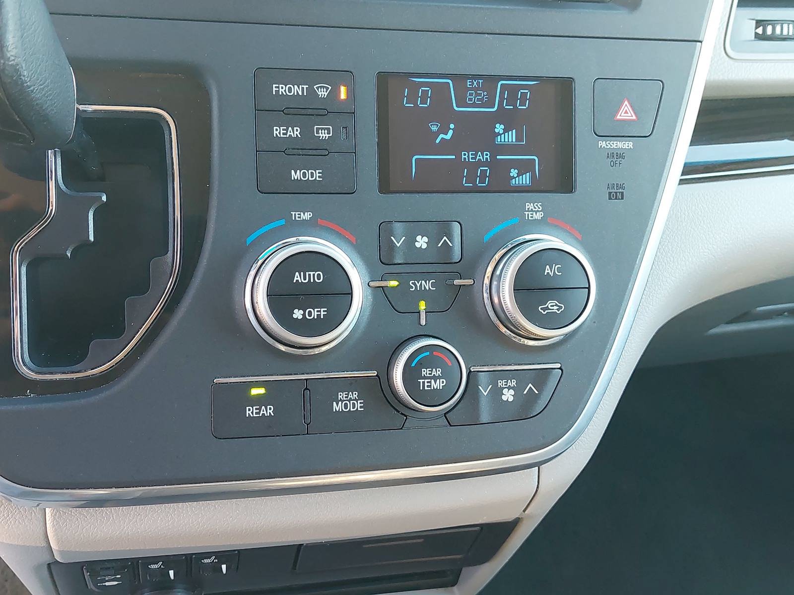 Used 2016 Toyota Sienna XLE Premium FWD image 22