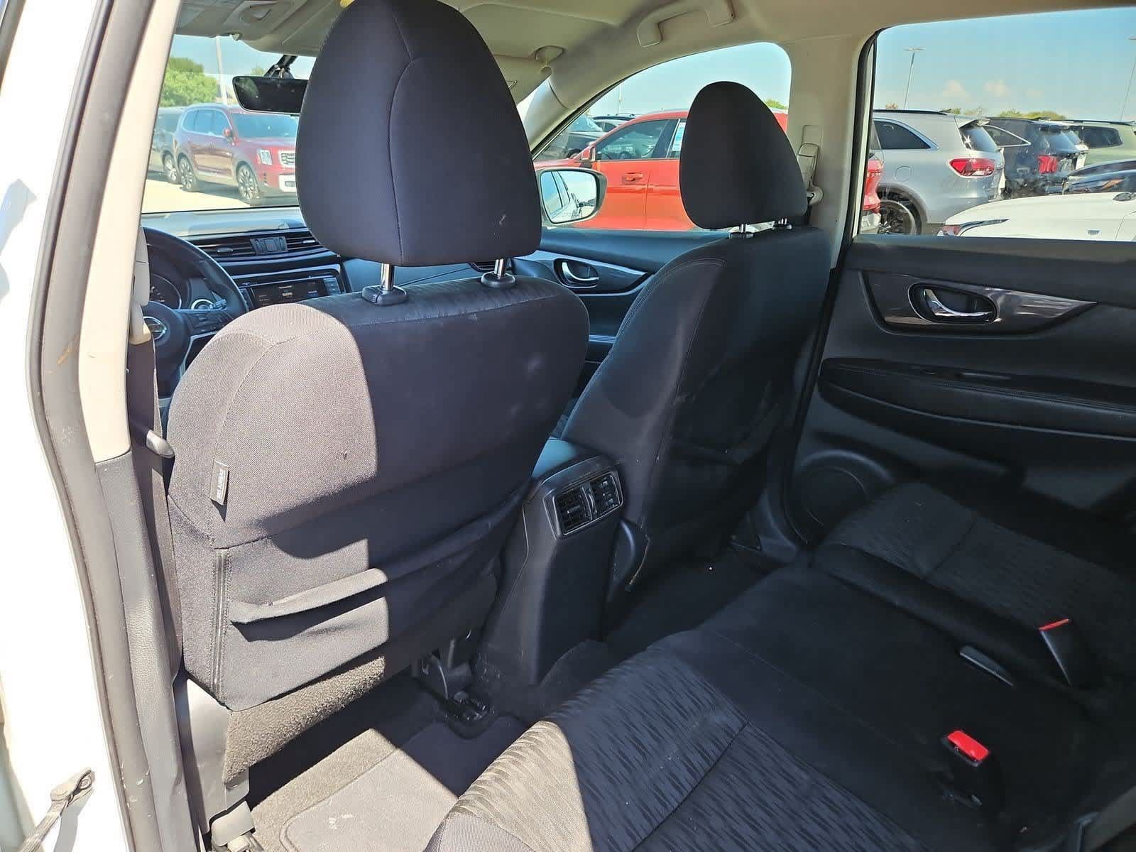 Used 2018 Nissan Rogue SV FWD image 17