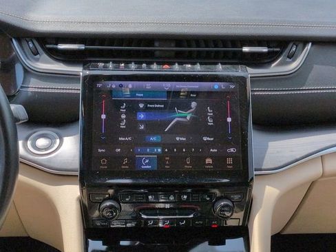 Used 2021 Jeep Grand Cherokee L Limited w/ Luxury Tech Group II AWD/4WD image 18