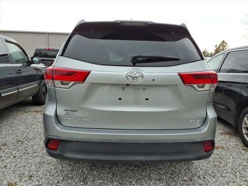 Used 2017 Toyota Highlander XLE image 3