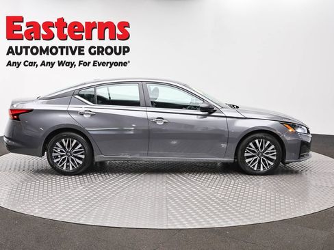Used 2025 Nissan Altima 2.5 SV FWD image 4