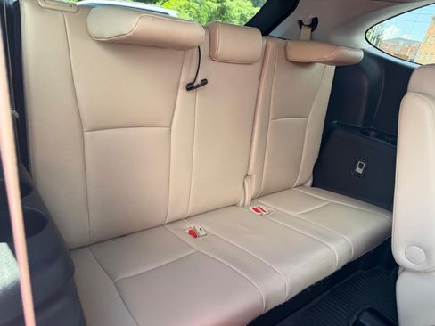 Used 2022 Toyota Highlander XLE FWD image 12