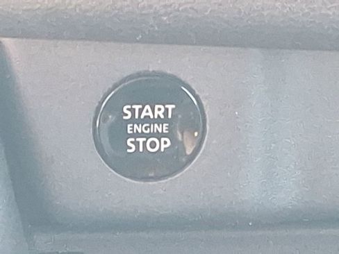 Used 2024 Nissan Rogue SV image 33