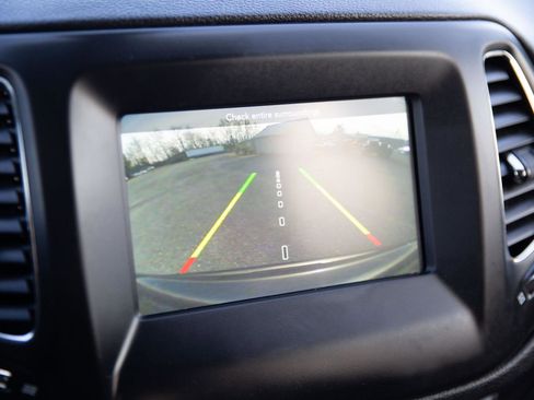 Used 2018 Jeep Compass Latitude w/ Popular Equipment Group image 17