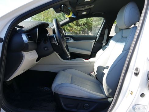 Used 2022 Genesis G70 3.3T image 12