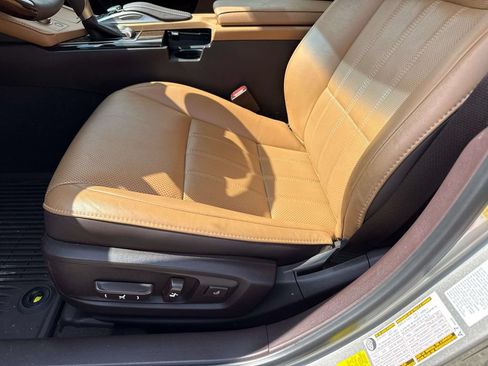 Used 2016 Lexus ES 350 w/ Luxury Package w/Wood Trim FWD image 16