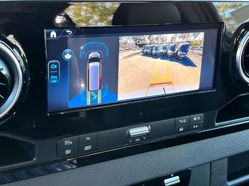 Used 2025 Mercedes-Benz Sprinter 2500 image 6