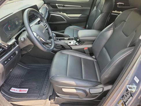 Used 2025 Kia Telluride LX FWD image 12