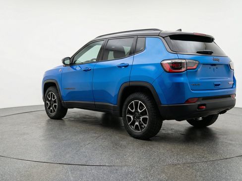 Used 2025 Jeep Compass Trailhawk AWD/4WD image 6
