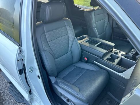 Used 2025 Toyota Tundra SR5 w/ SR5 Premium Package AWD/4WD image 32