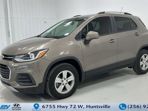 Used 2022 Chevrolet Trax LT w/ Premium Seat Package image 1