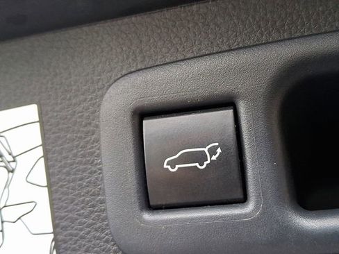 Used 2023 Toyota Highlander Platinum image 33