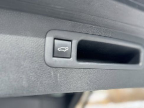 Used 2020 Toyota Highlander XLE image 44