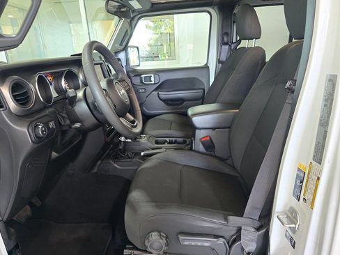Used 2023 Jeep Gladiator Sport AWD/4WD image 23