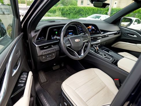 Used 2023 Cadillac Escalade ESV Sport w/ Touring Package AWD/4WD image 16