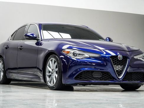 Used 2019 Alfa Romeo Giulia RWD image 4