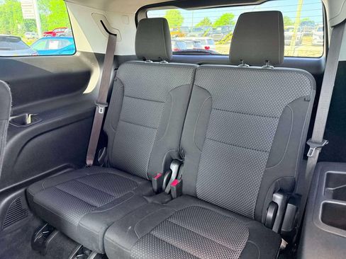 Used 2022 GMC Acadia SLE w/ Driver Convenience Package FWD image 12