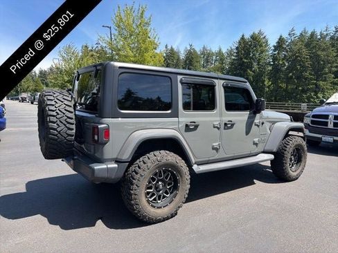 Used 2018 Jeep Wrangler Unlimited Sahara w/ Dual Top Group AWD/4WD image 4