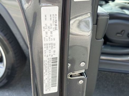 Used 2020 Jeep Cherokee Limited image 34