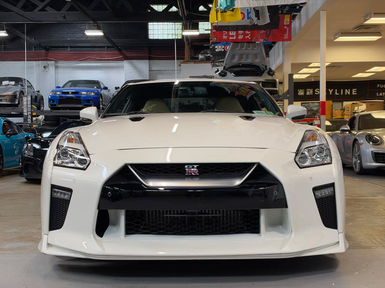 Used 2015 Nissan GT-R Premium AWD/4WD image 2