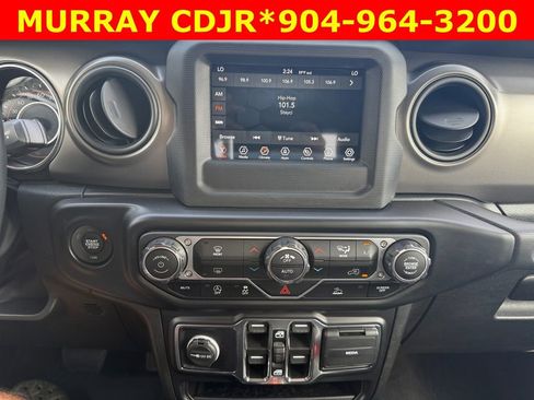 Used 2022 Jeep Gladiator Sport image 23