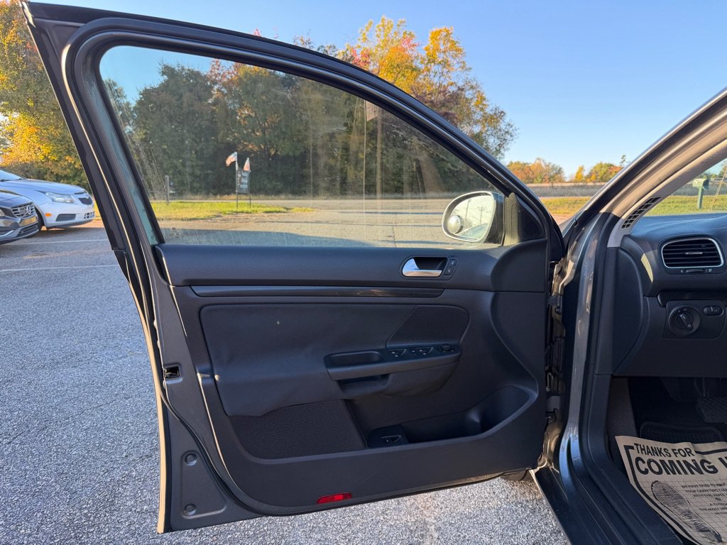 Used 2010 Volkswagen Jetta S FWD image 9