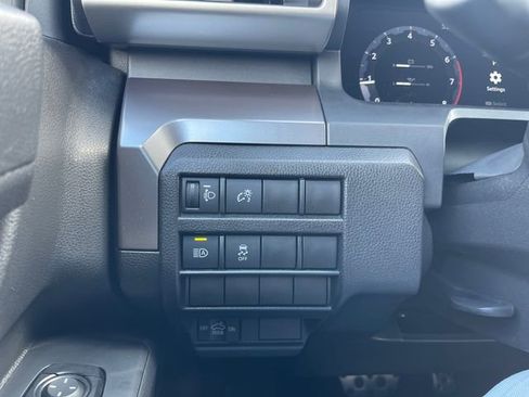 Used 2025 Toyota Tacoma TRD Sport AWD/4WD image 24