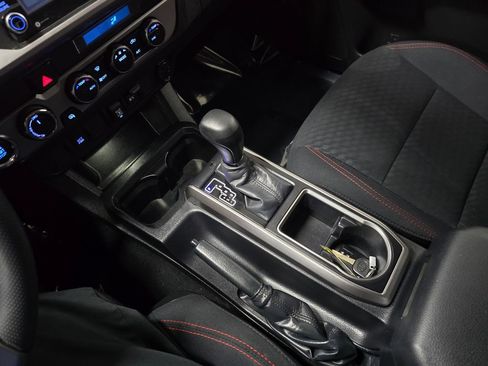 Used 2023 Toyota Tacoma SR5 AWD/4WD image 31