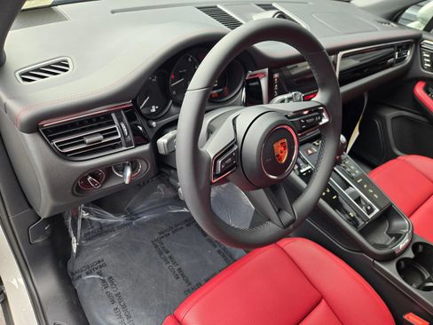 New 2026 Porsche Macan AWD/4WD image 4