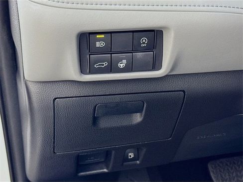 Used 2023 Toyota Highlander Limited image 14