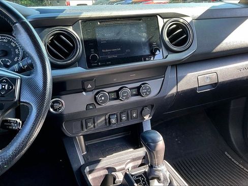 Used 2019 Toyota Tacoma TRD Off-Road RWD image 10