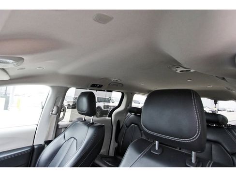 Used 2023 Chrysler Pacifica Touring-L image 28