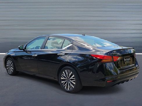 Used 2025 Nissan Altima 2.5 SV FWD image 4