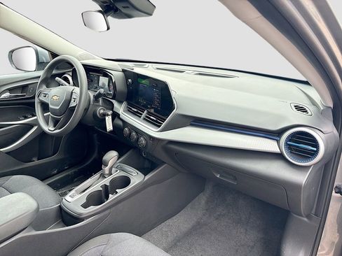 Used 2026 Chevrolet Trax LS w/ LS Convenience Package FWD image 27