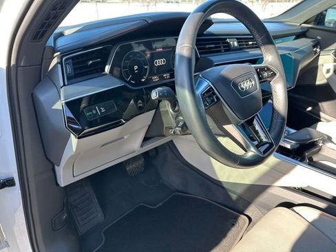 Used 2024 Audi Q8 e-tron Prestige image 22