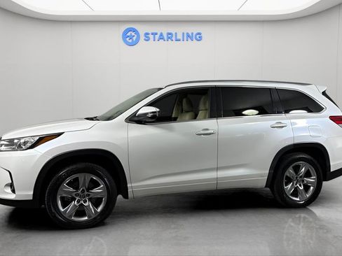 Used 2019 Toyota Highlander Limited FWD image 3