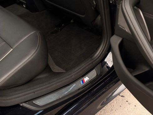 Used 2019 BMW 540i w/ M Sport Package image 31