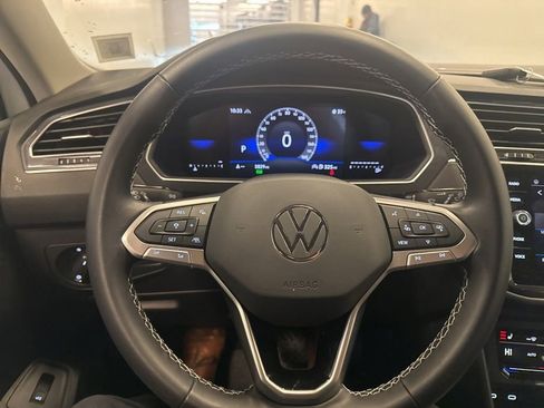 Used 2024 Volkswagen Tiguan SE image 23